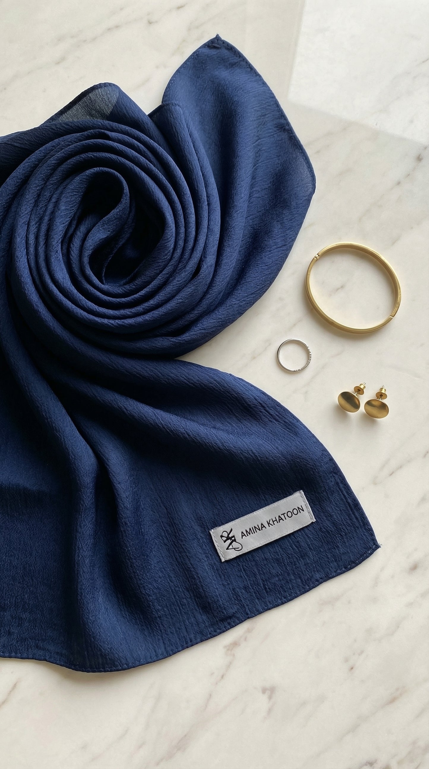 NAVY WRINKLE SILK SCARF